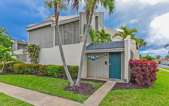 2 bed, 2.0 bath, 1160 sqft, $2,500 — Photo 2