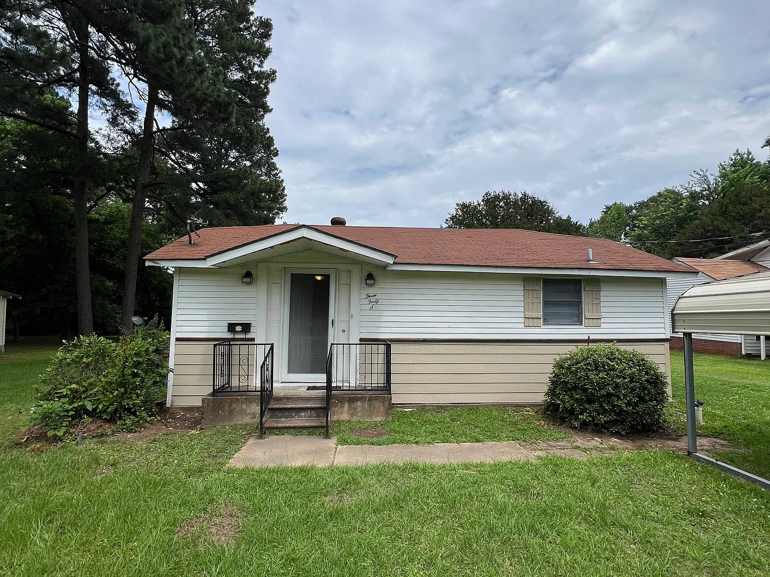 346 Fielden Street — Photo 1