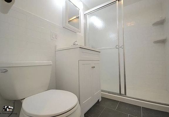 5th image of 398 Graham Ave #1
