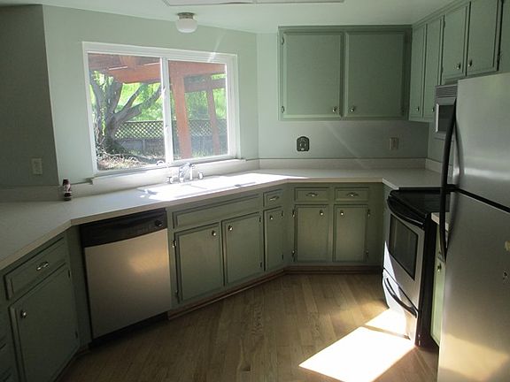 3rd image of 1093 Honey Ct