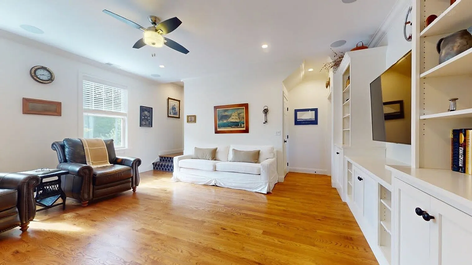 7 bed, 7.0 bath, 5887 sqft, $20,340 — Photo 3