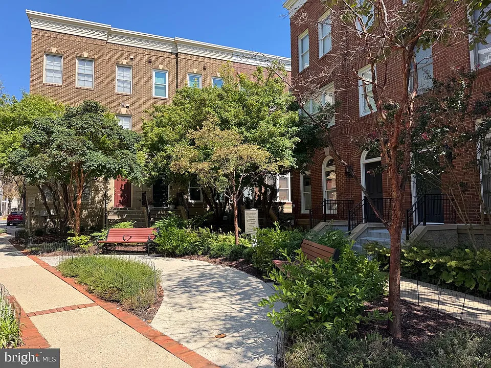 2352 Cobble Hill Ter