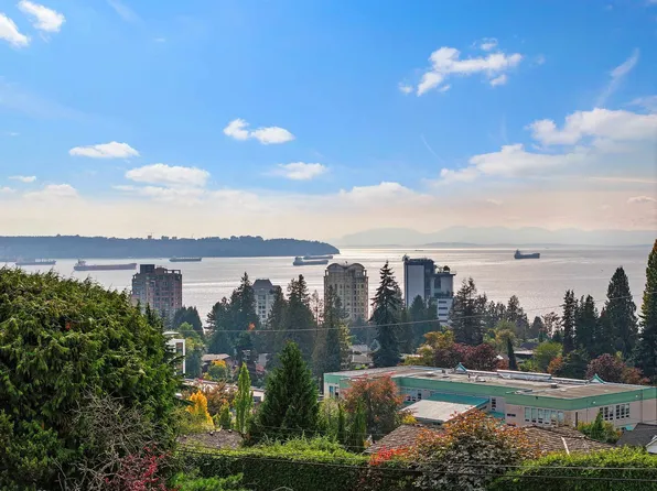 2077 Kings Ave, West Vancouver, BC V7V 2B7
