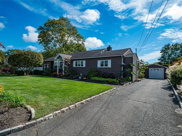 60 White Street, North Babylon, NY 11703