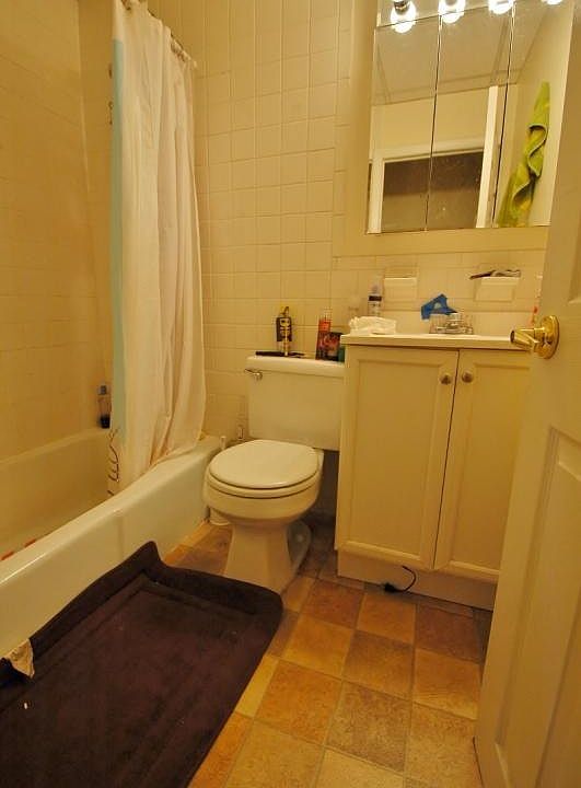 2nd image of 40 Symphony Rd APT 04