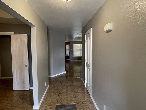 5th image of 807 E Linda Vista Blvd
