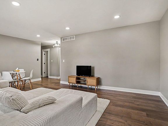 4th image of 172 E 25th St