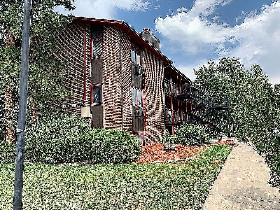 1st image of 1370 Estes St APT 305