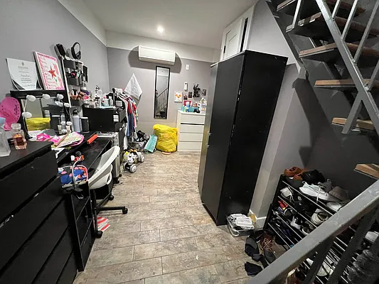 Rented by Delmark Realty LLC | media 75