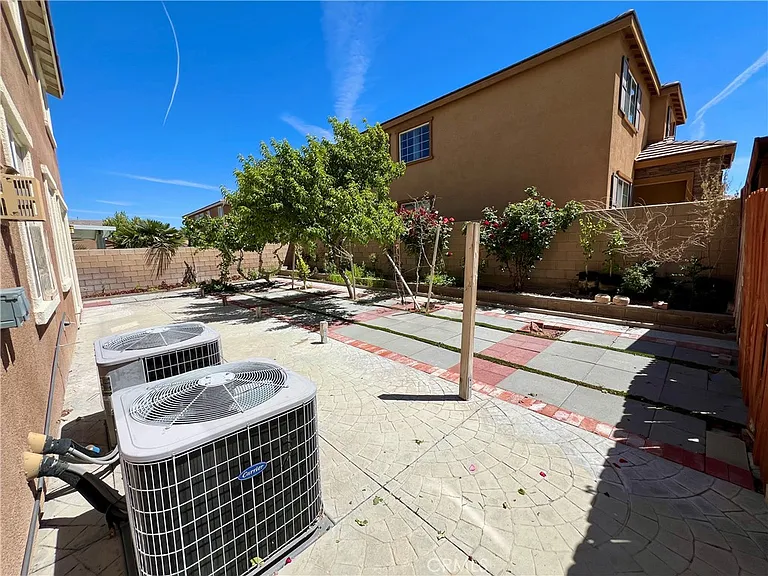 4564 Jewel Dr — Photo 28