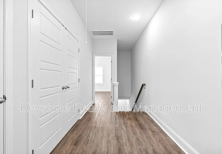 750 Tracy Ln #J-104 — Photo 9