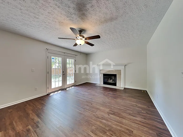 730 Rothrock Dr — Photo 6