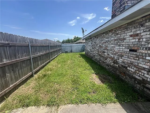 1001 E Saint Avide St — Photo 16