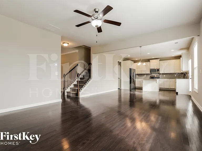 4895 Frontier Dr — Photo 2