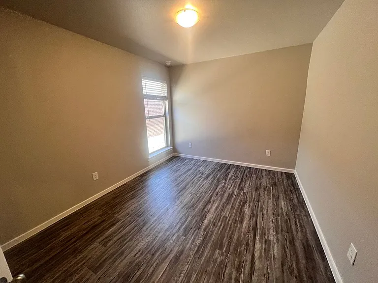 1909 Langford Ave — Photo 5