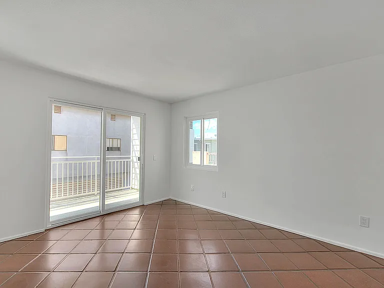 310 Bayview Dr — Photo 22