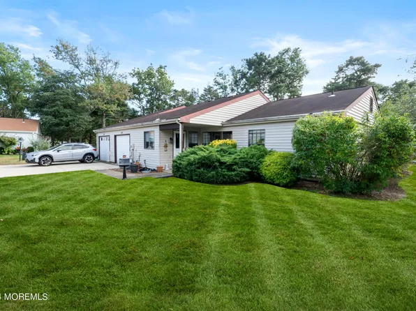 574A Sheffield Drive, Manchester, NJ 08759