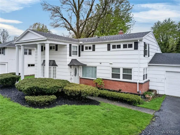 32 Hunters Ln, Buffalo, NY 14221