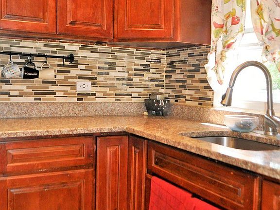 5th image of 114-19 Inwood St #1