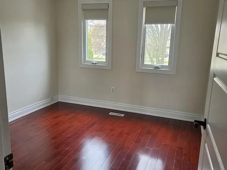 59 Hewitt Cres — Photo 16