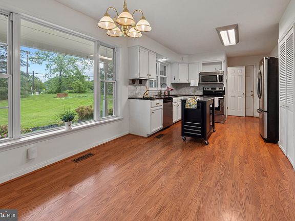 5th image of 4000 Latham Dr
