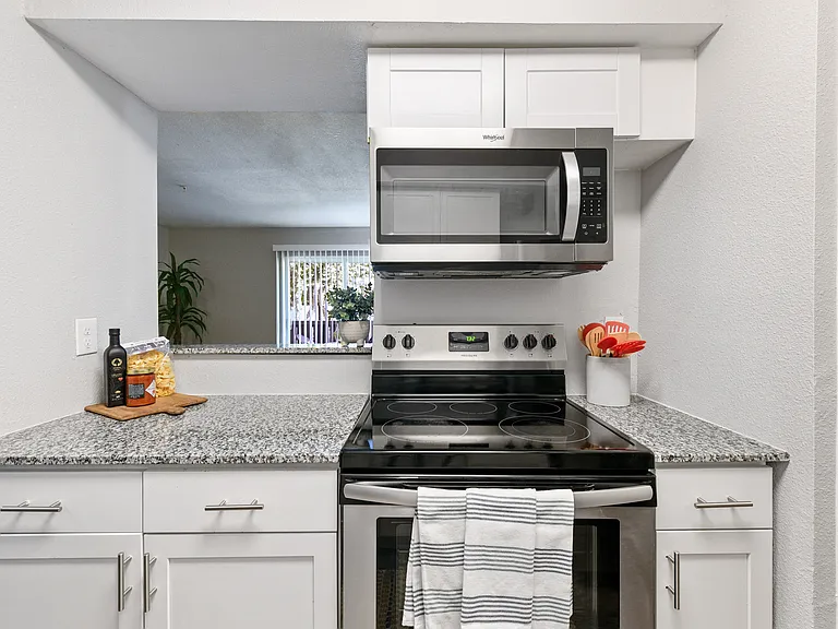 The Broadway Apartment Homes — Photo 2