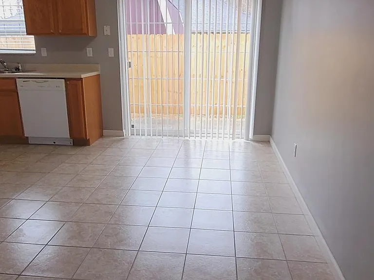 51 Fox Hollow Dr #51 — Photo 2