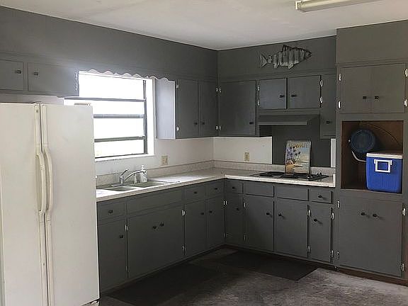 5th image of 381 Japonica Dr