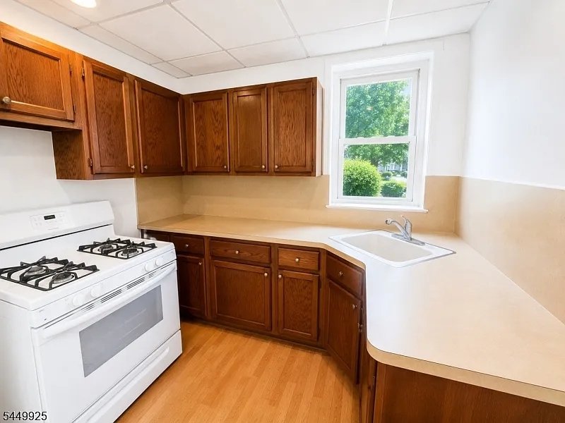 2 bed, 1.0 bath, $2,300 — Photo 4