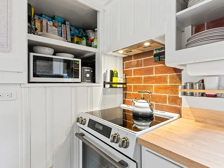 339 W Elm St — Photo 13