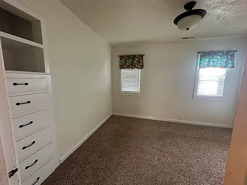 117 N 200 E Photo 1