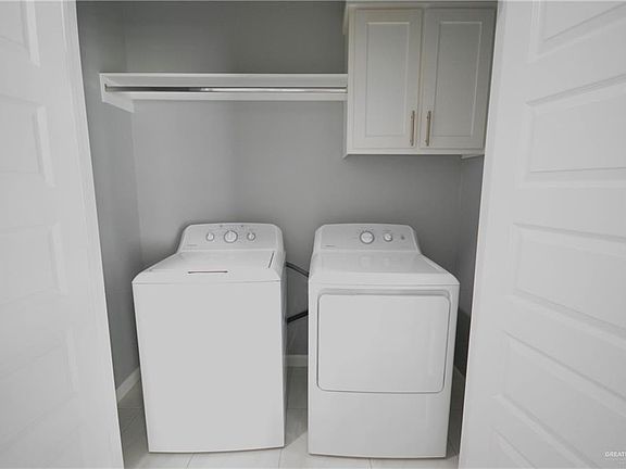 5th image of 1702 Angelina Dr #4