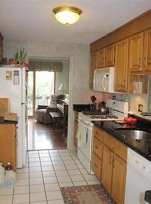 4th image of 187 Brickett Hill Cir