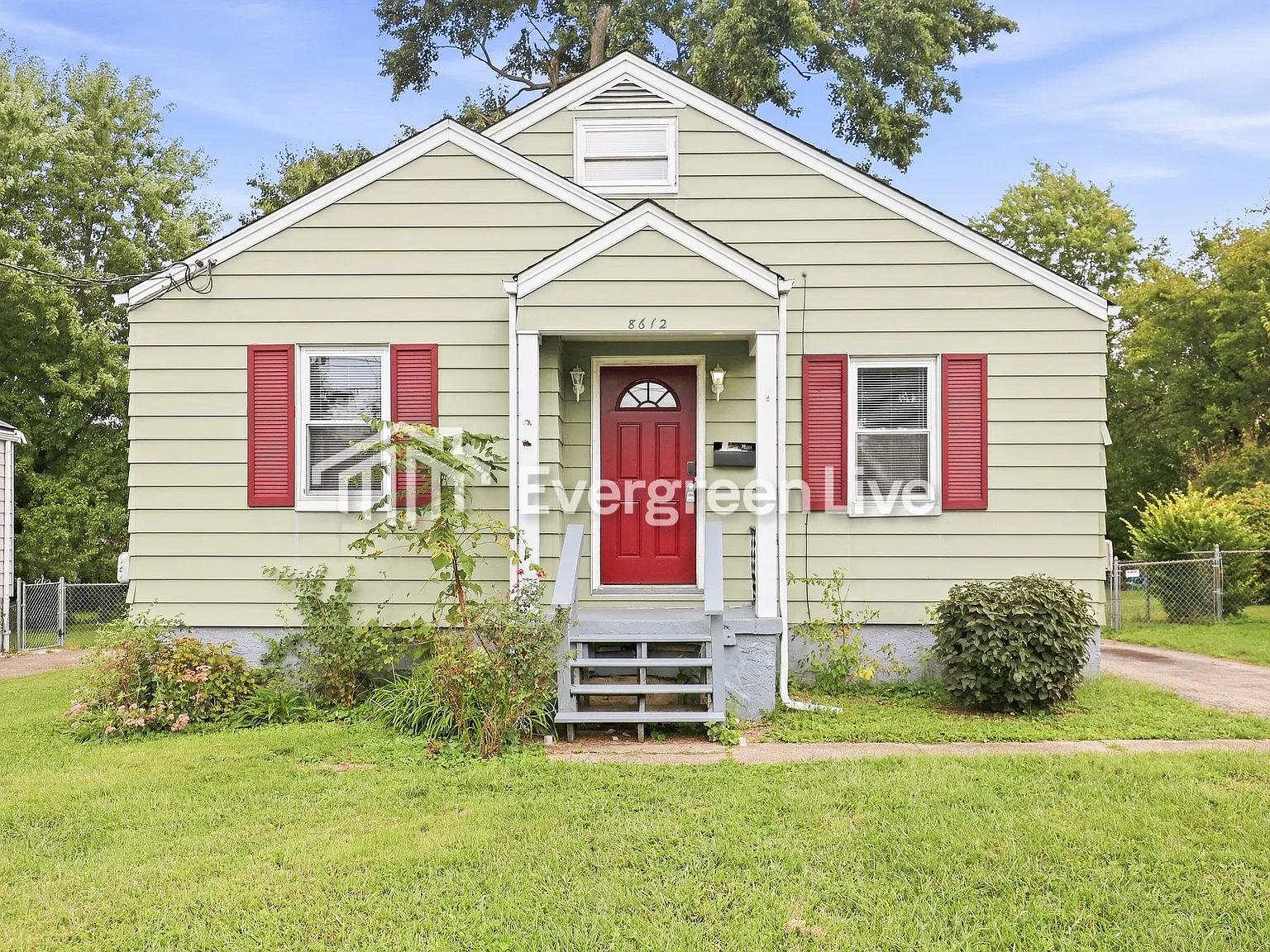 3 bed, 1.0 bath, 1099 sqft, $1,745 — Photo 1
