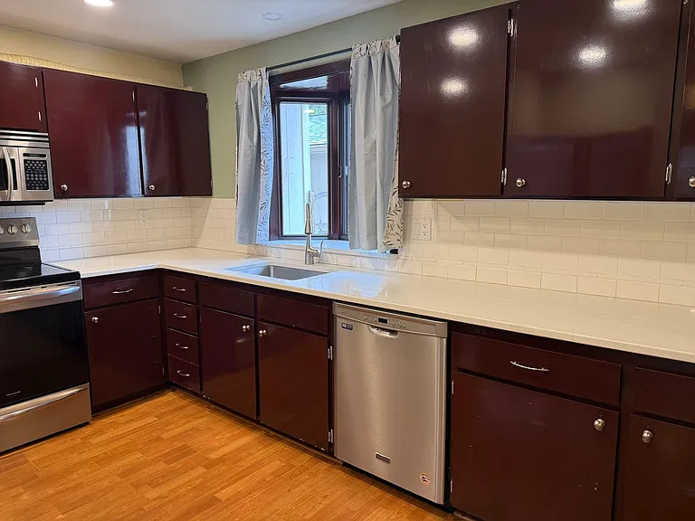 1050 NE Butler Market Rd #2 — Photo 6