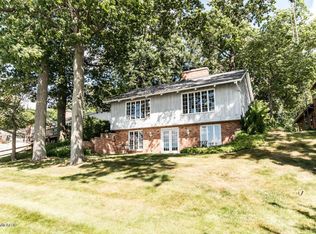 50244 E Lake Shore Dr, Dowagiac, MI 49047