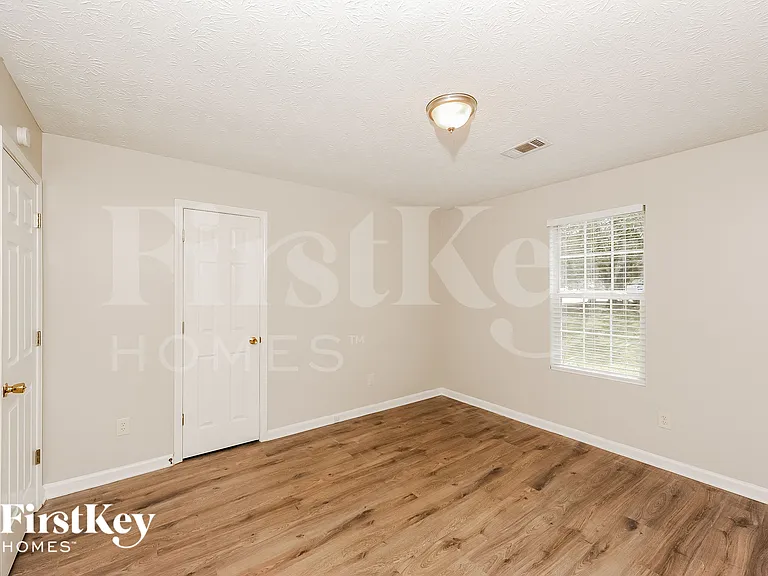 5255 Hillcrest Glenn Dr — Photo 13