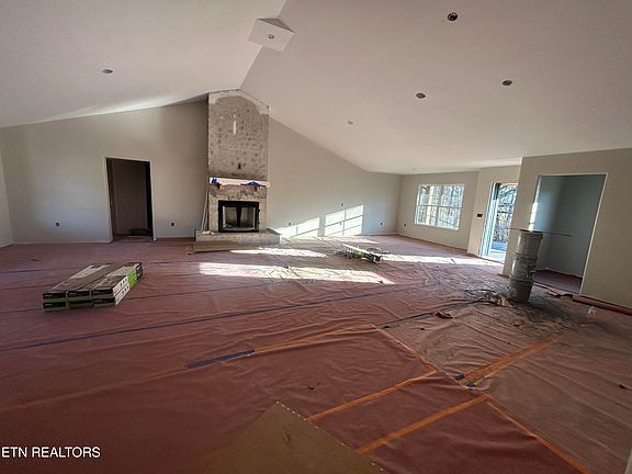 4th image of 214 Georgee Rd