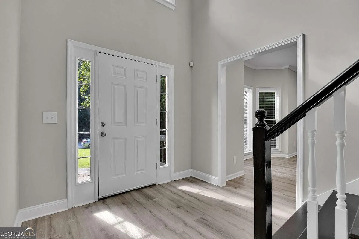 6 bed, 3.5 bath, 4146 sqft, $4,000 — Photo 2