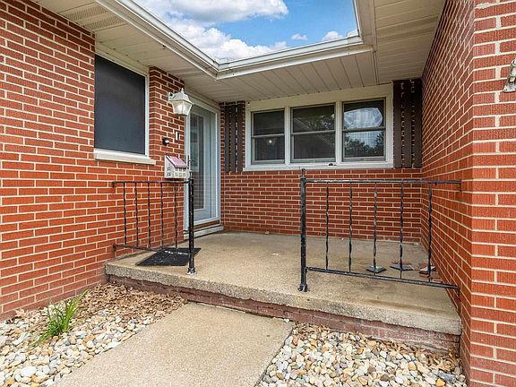 3rd image of 1704 Carol Dr