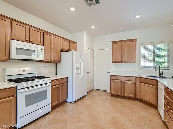 5th image of 2809 Ground Robin Dr