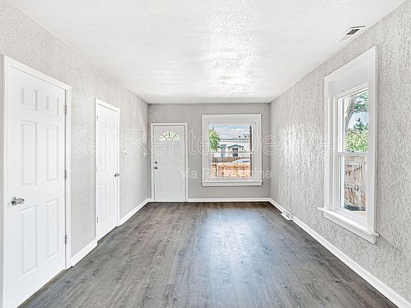 5th image of 4768 Vine St