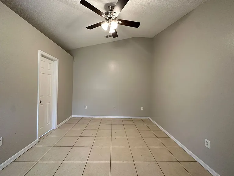 1123 Doncaster Ct — Photo 11