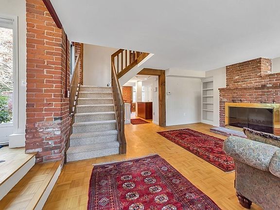 3rd image of 124 College St APT 18