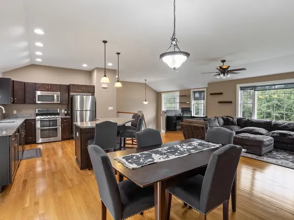 23 Hemlock Dr, Ayer, MA 01432