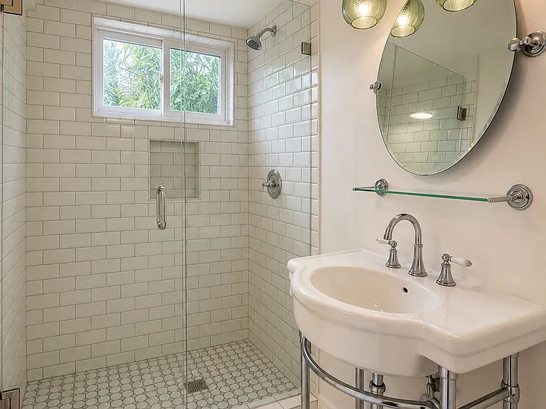 1908 Hillcrest Road — Photo 4