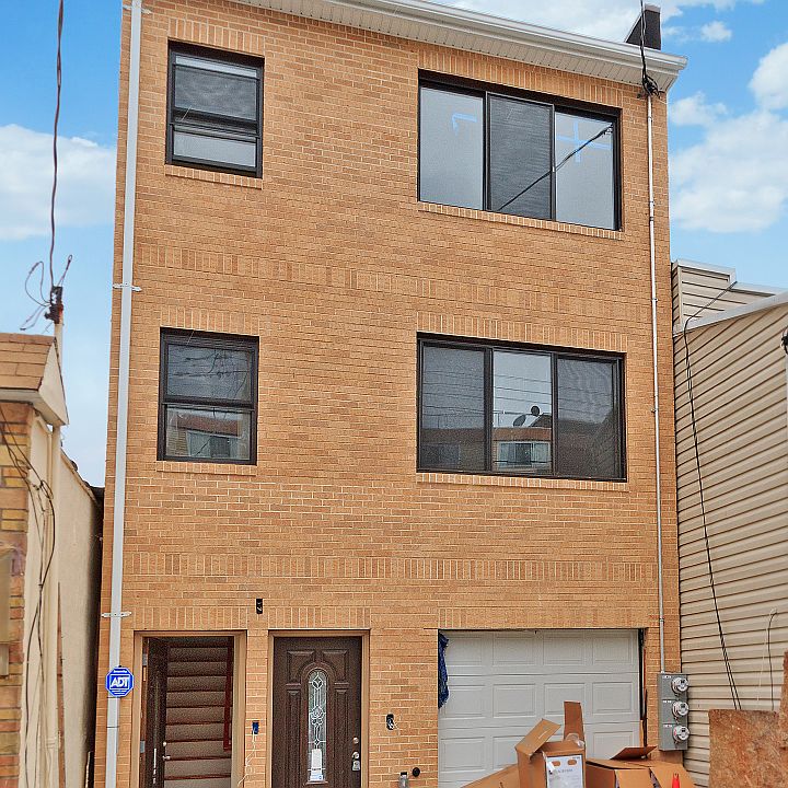 1st image of 639 E 104th Street