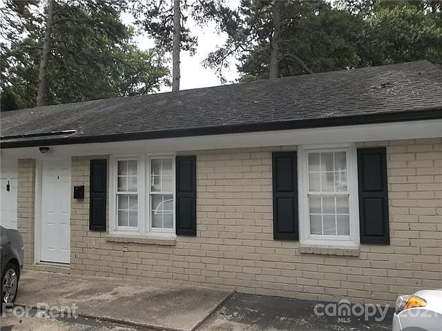 1st image of 438 Carpenter St