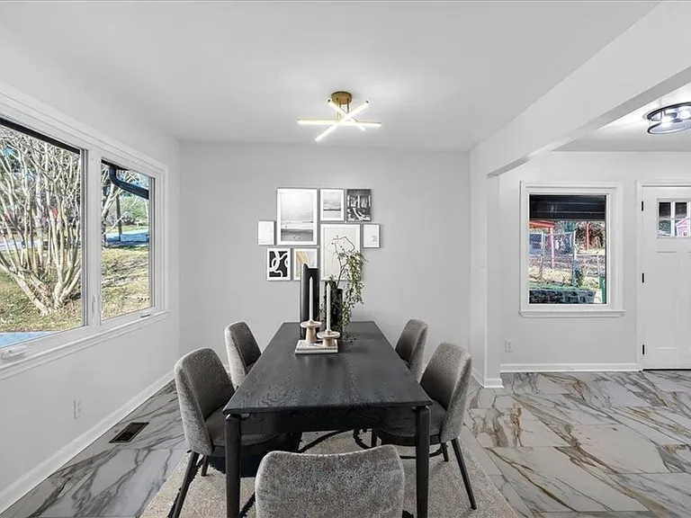 2142 Cloverdale Dr SE — Photo 8