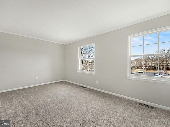 5th image of 18 Coventry Ct